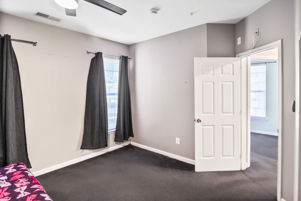 Building Photo - 5003 Hollington Dr