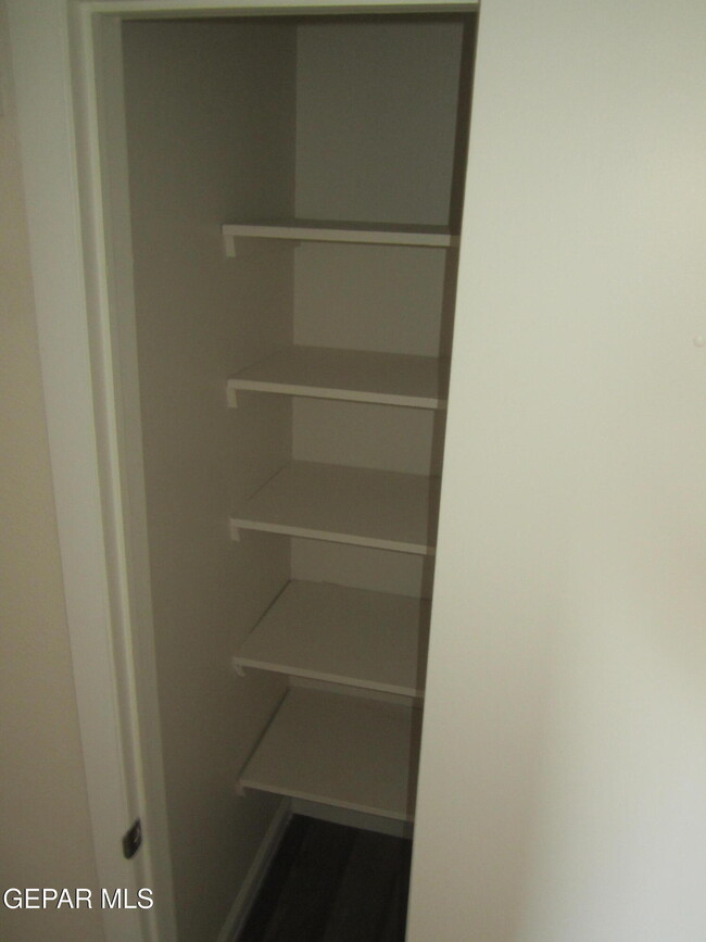 Building Photo - 305 Corvena Way