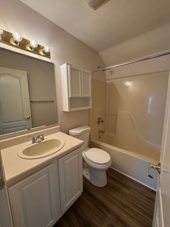 Building Photo - 9847 Cranberry Cir