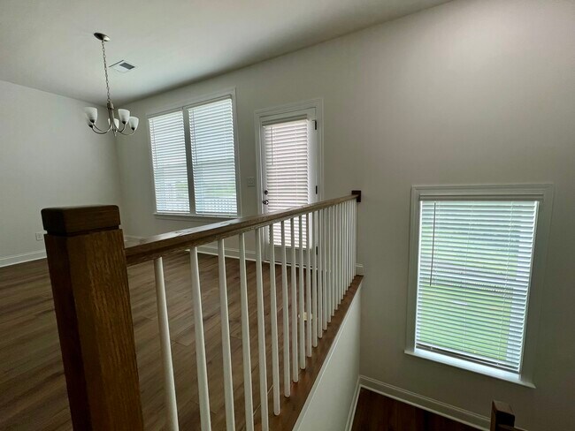 Building Photo - 2132 Barrowcliffe Dr NW