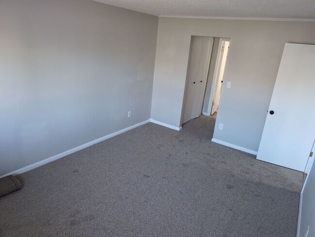 Building Photo - 526 Glenn Regis Way