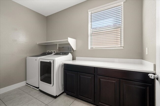 Building Photo - Entertainer's Dream 4Bd Home with Designer Finishes & Outdoor Kitchen