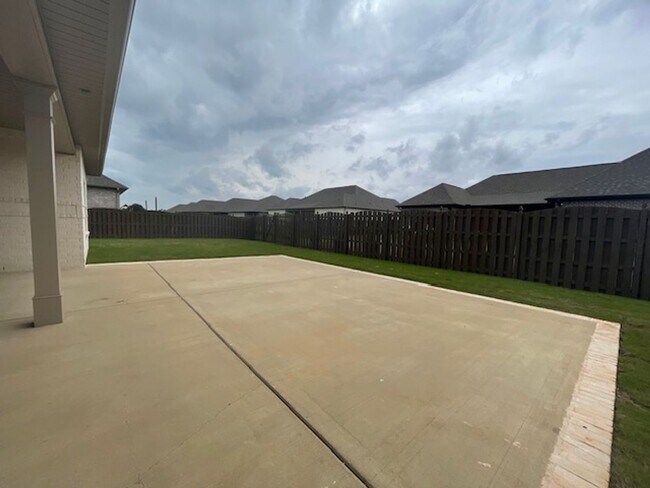 Building Photo - 136 Rosemary Ayers Dr