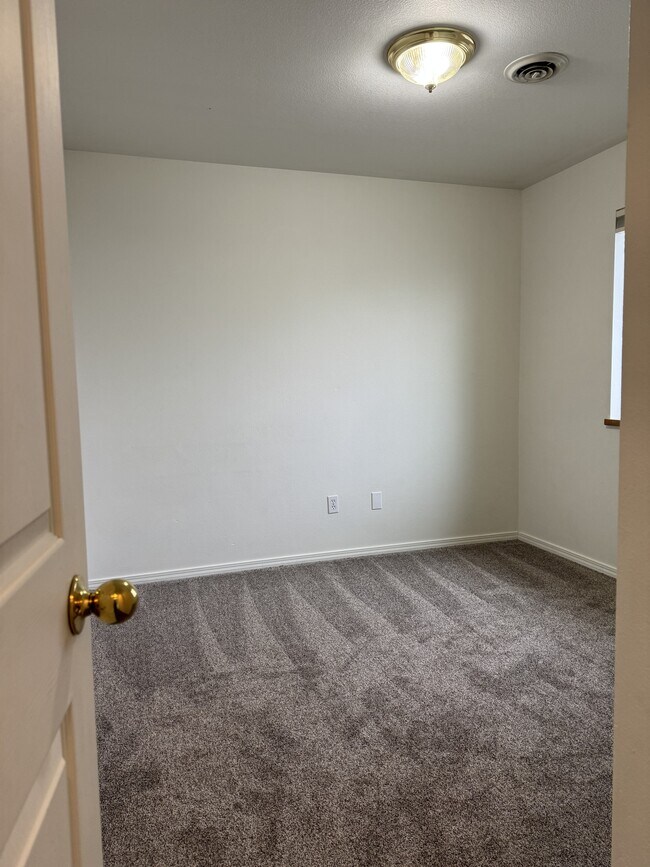 Building Photo - 210 Show PlaceUnit C