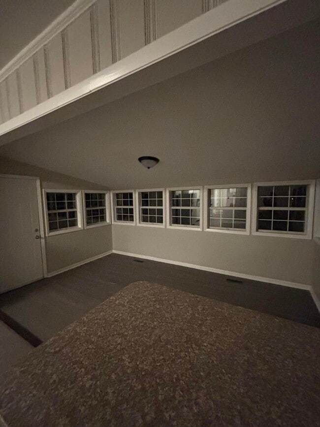 Building Photo - 2458 Leslie Cir