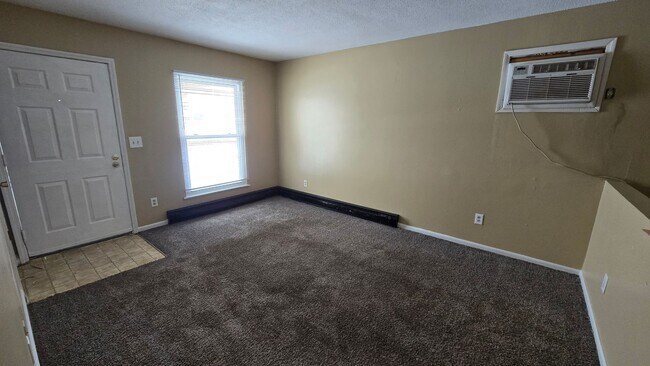 Building Photo - 102-108 S. Bradner Ave