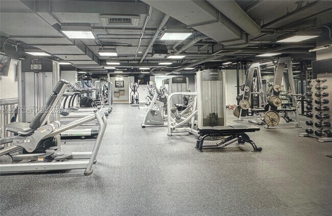 Building Photo - 3020 NE 32nd Ave