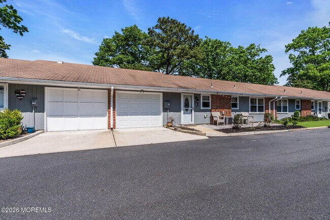 Building Photo - 390 Picardy Ct