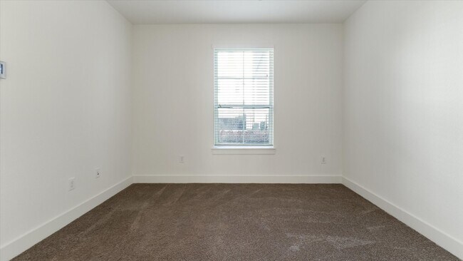 Building Photo - 2730 Freund St