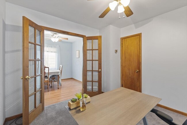 Building Photo - 422 E Whittier St