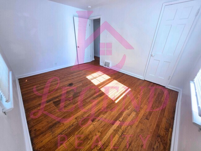 Building Photo - Charming 3-Bedroom 1.5 Bathroom Home in Ha...