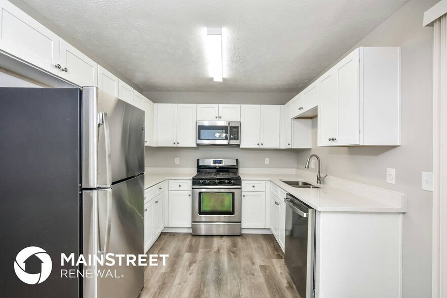 Building Photo - 637 Woodcrest Manor Dr