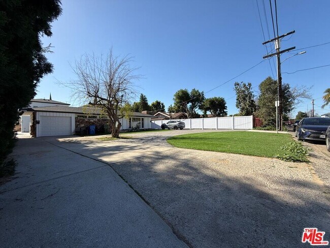 Building Photo - 15962 Gault St