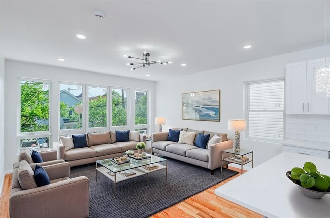 Primary Photo - 85 Myrtle Ave