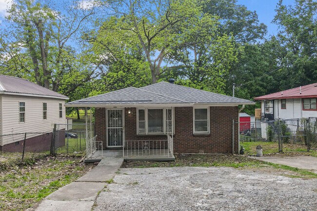 Building Photo - 402 Carver Ave