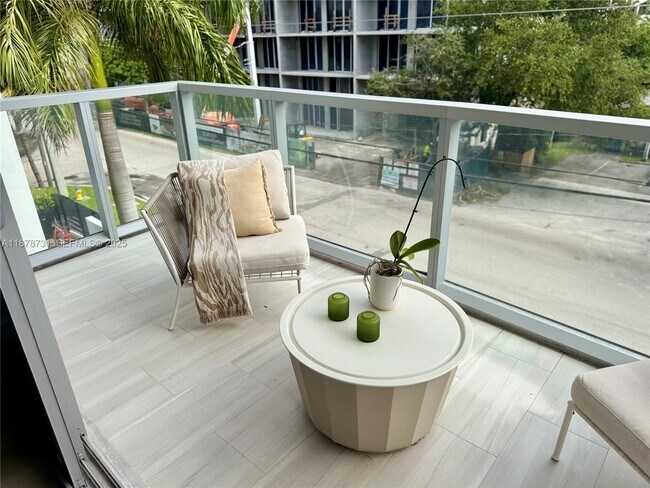 Building Photo - 13800 Highland Dr