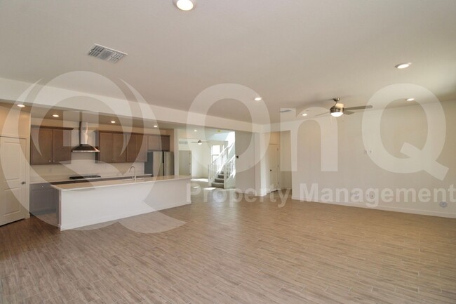 Building Photo - 2957 E Cherry Hill Dr