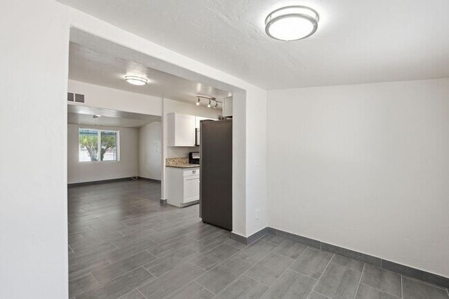 Building Photo - 4608 Fremont Ave