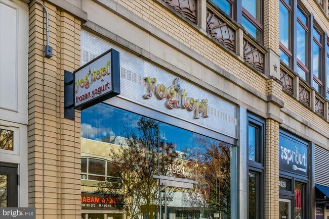 Building Photo - 4915 Hampden Ln