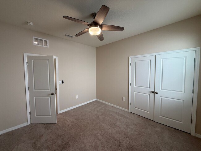 Building Photo - 3 Bedroom 2.5 Bath Single Family Home Prom...