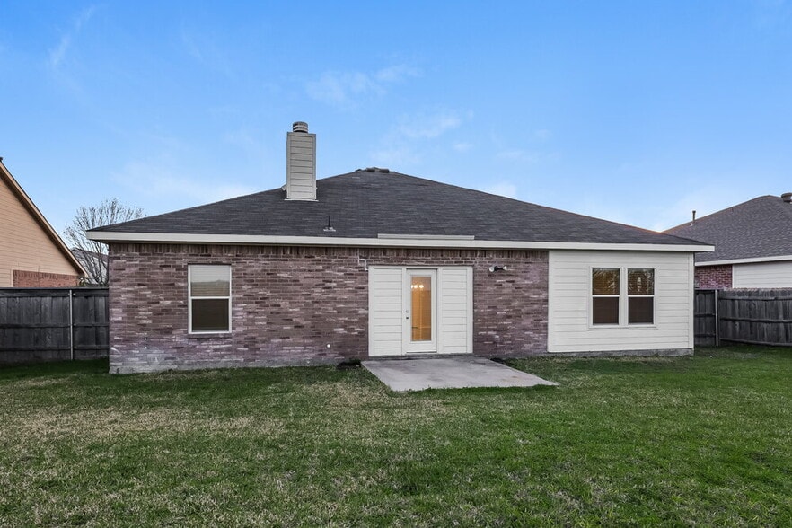 Building Photo - 1106 Longhorn Ln