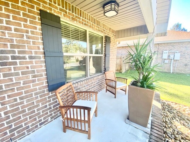 Building Photo - 6040 Trestle St