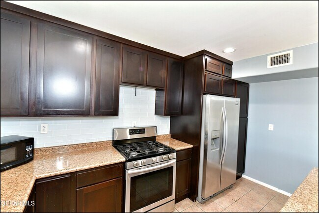 Building Photo - 6372 Franklin Ridge Dr