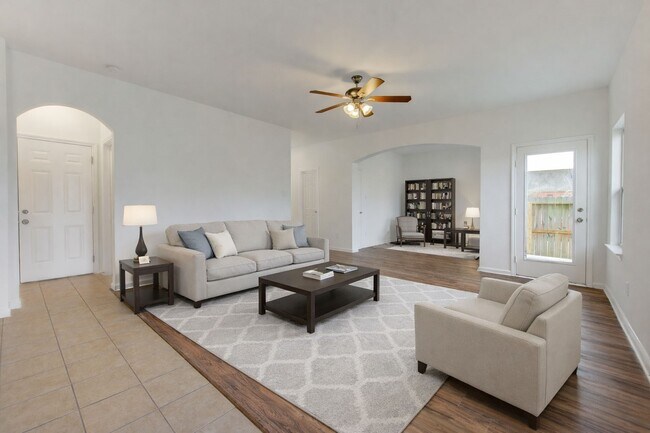 Building Photo - 12726 Plummersville St