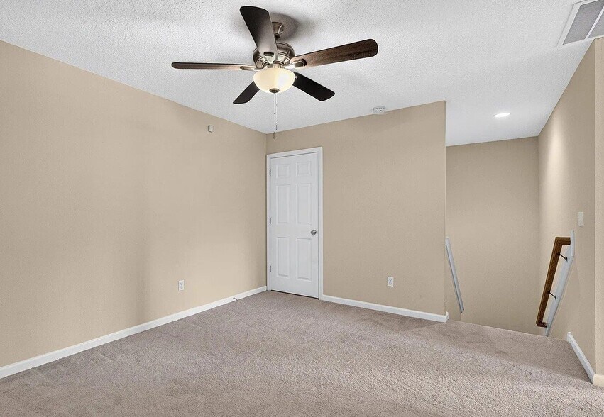 Building Photo - 72 Amistad Dr