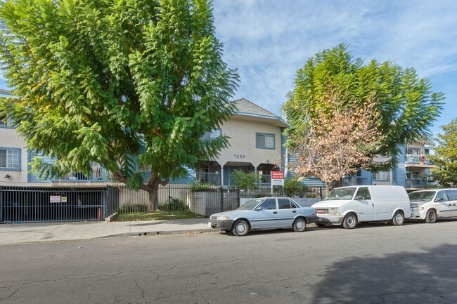 Building Photo - 7233 Loma Verde Ave