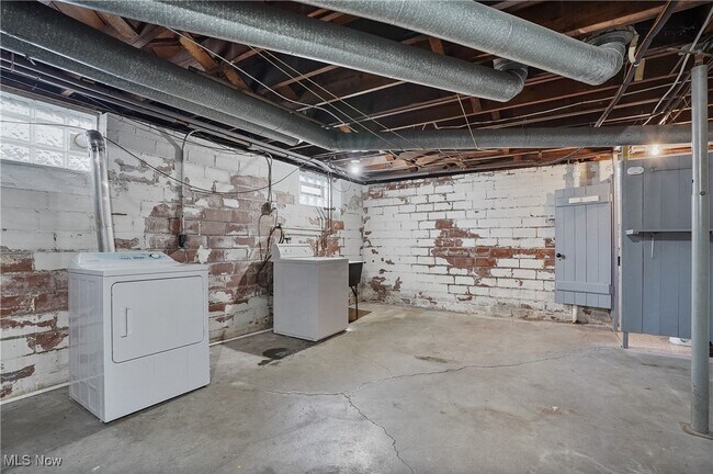 Building Photo - 2292 S Overlook Rd