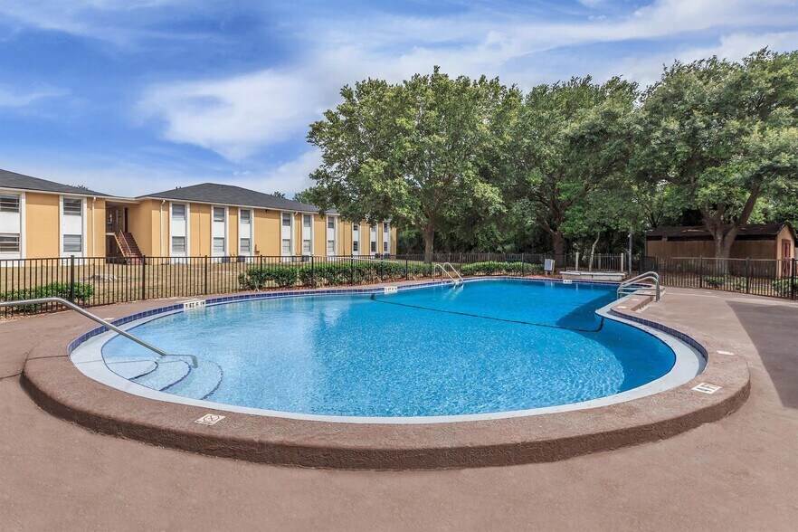 Riverview Apartments 301 Caravan Cir Jacksonville FL 32216