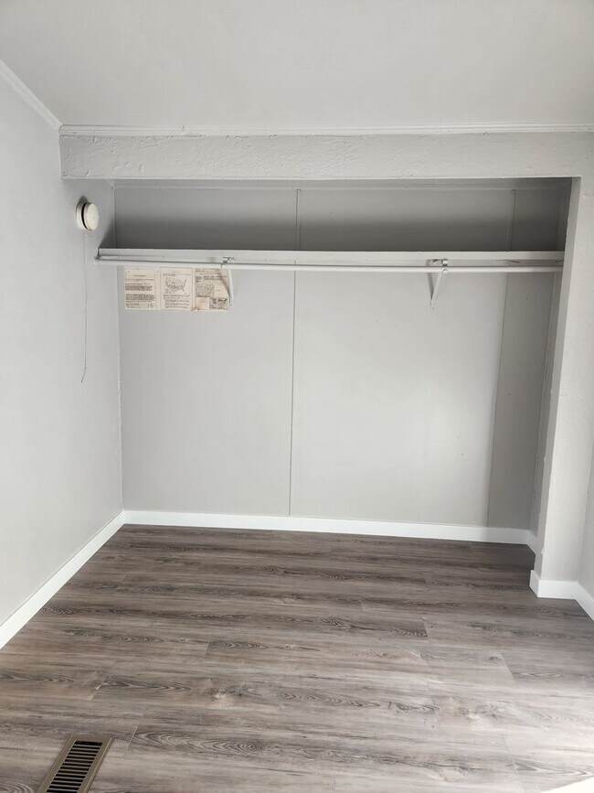 Building Photo - 3-bedroom 2 bath House