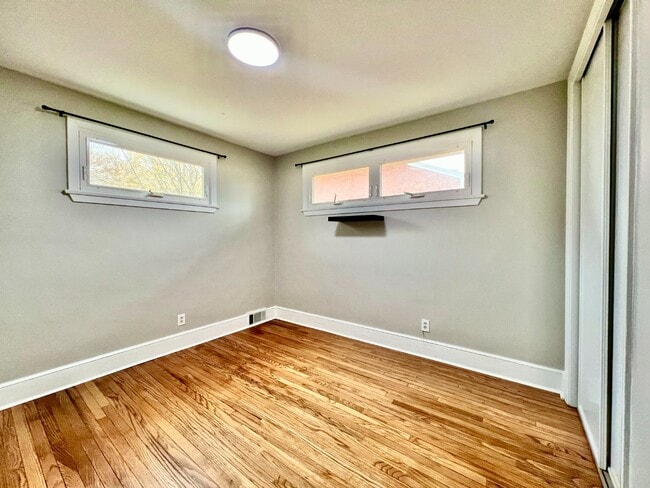 Building Photo - 3 BED CONDO IN PERFECT LOCATION!