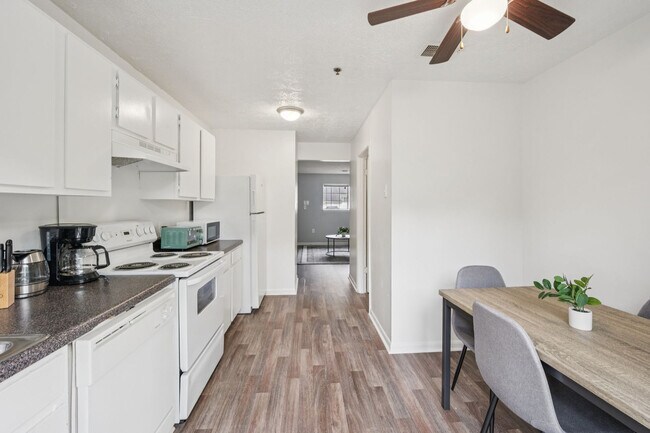 Building Photo - 1230 Kenridge Pkwy