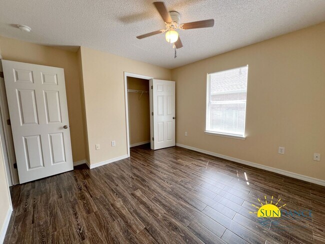 Building Photo - 5434 E Brook Dr
