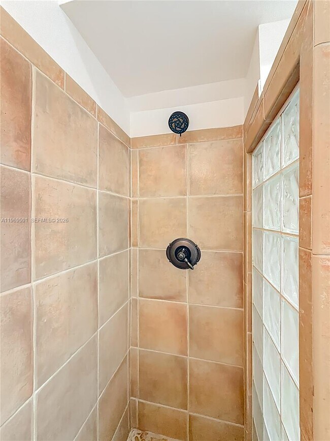 Building Photo - 2133 N 14th Ave