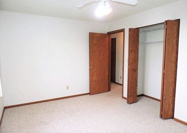 Building Photo - $ 1,095| 2 Bedroom, 1 Bathroom CONDO | PET...