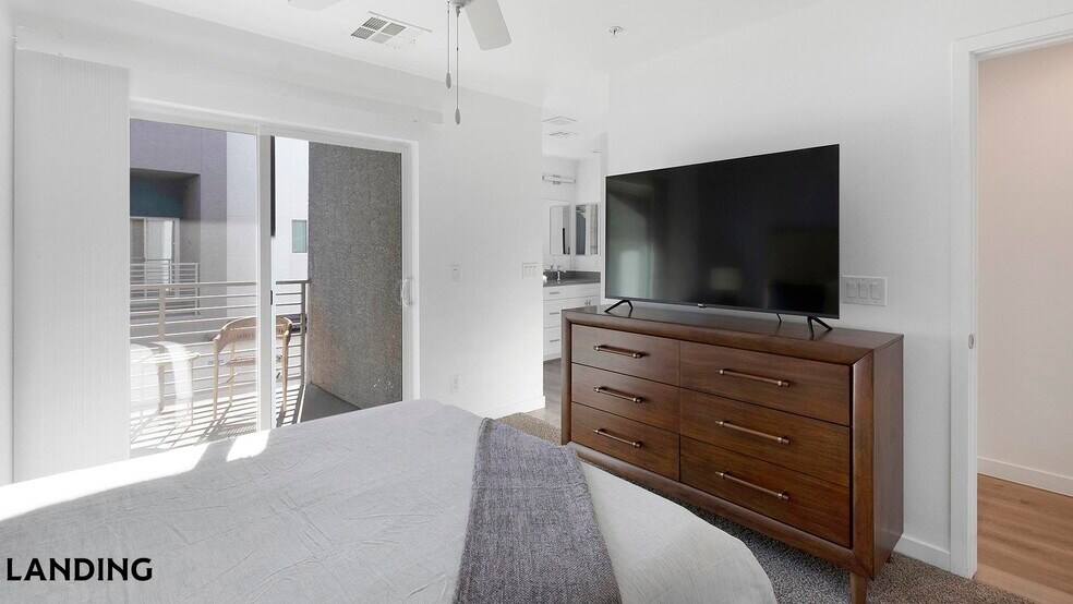 Building Photo - 2705 N Rancho Dr