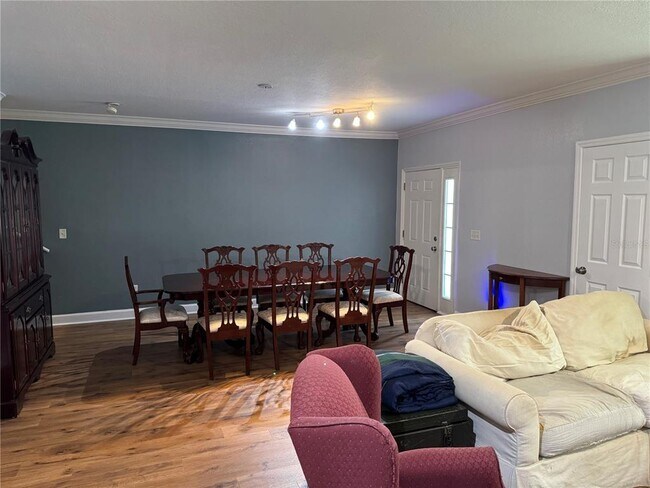 Building Photo - 204 E South St