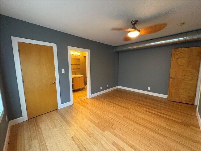 Building Photo - 4220 McPherson Ave