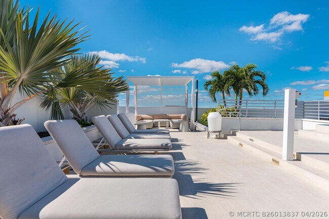 Building Photo - 155 E Boca Raton Rd