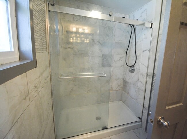 Building Photo - Spacious 5 Bed House with Custom Features Available For Rent!