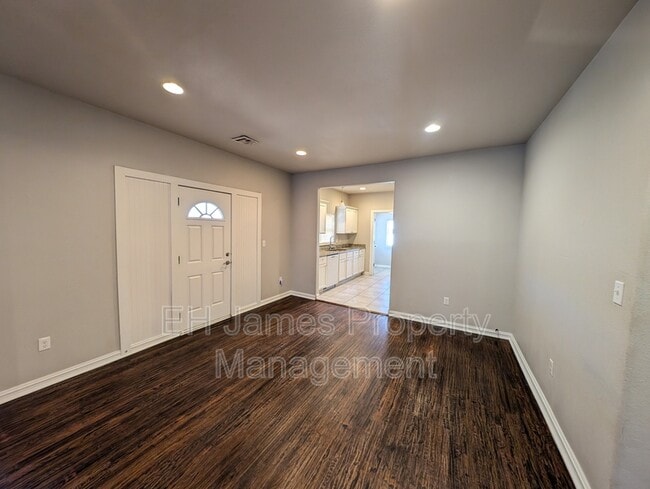 Building Photo - 2235 E 10th St