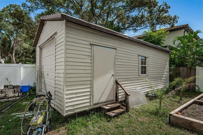 Building Photo - 4122 W Empedrado St