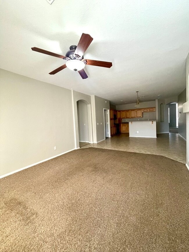 Building Photo - Lovely Single level with 4 Bed ,2 Bath and 3 Car Garage!