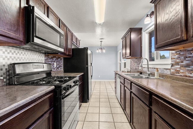 Building Photo - 1513 Westover Dr