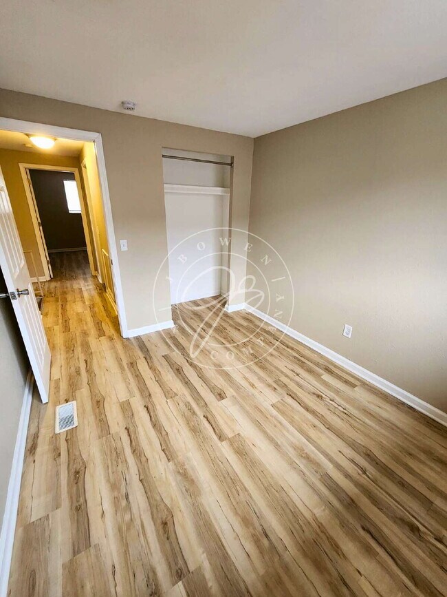 Building Photo - Updated 4-Bedroom Home with 1.5 Baths – Minutes from Oregon