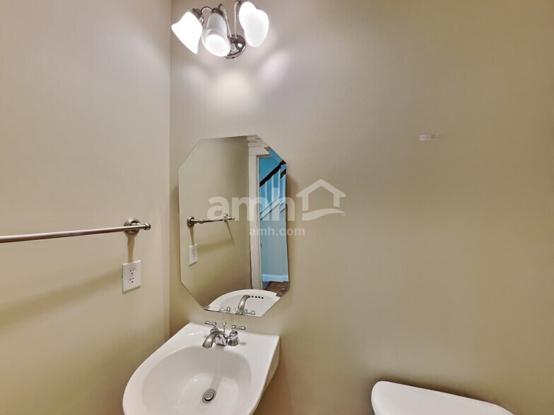 Building Photo - 155 Water Oak Dr