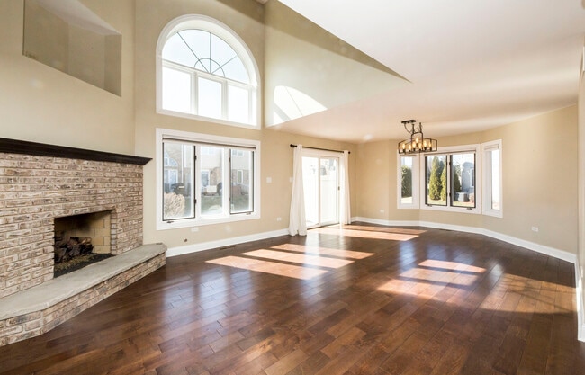 Building Photo - 8444 Dunmore Dr